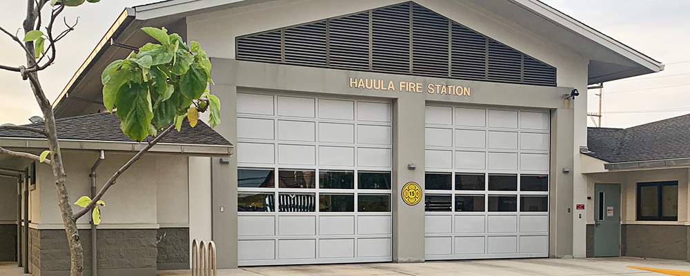 image of alumaview doors on Hau'ula Fir Station