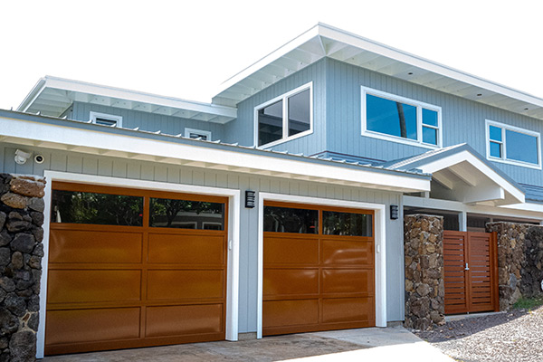 image of residential aluminum garage door by Raynor