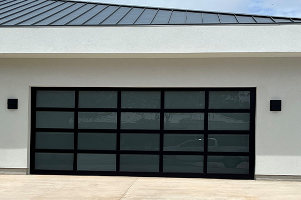 image of residential aluminum garage door by Raynor