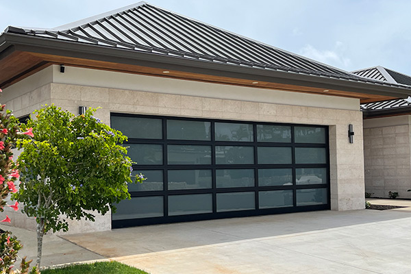 image of residential aluminum garage door by Raynor