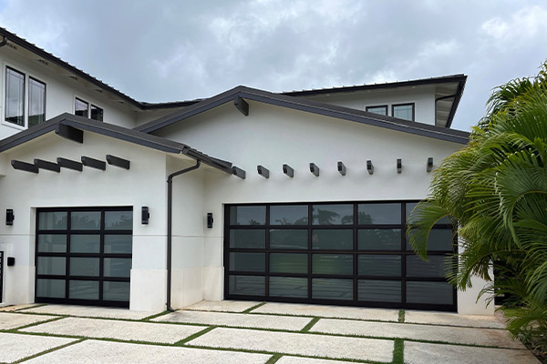 image of residential aluminum garage door by Raynor