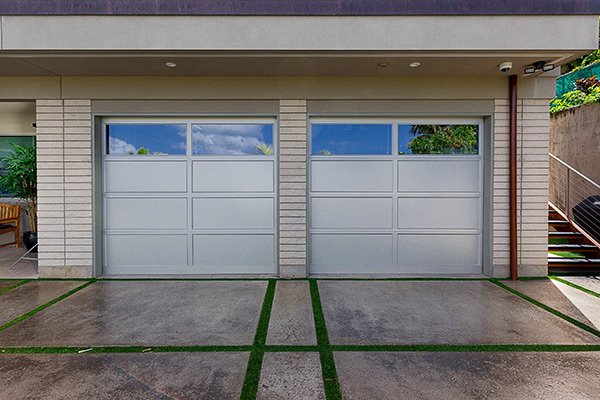 image of residential aluminum garage door by Raynor