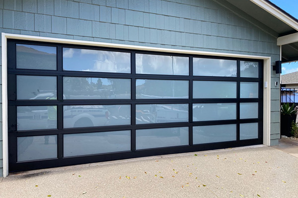 image of residential aluminum garage door by Raynor