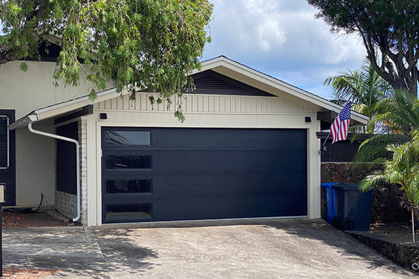 image of residential aluminum garage door by Raynor