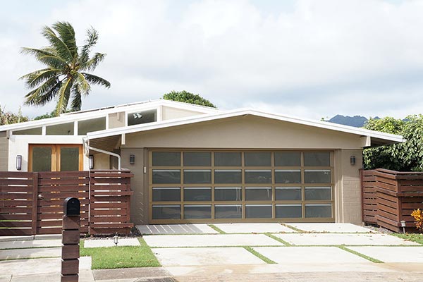 image of aluminum residential garage door Raynor