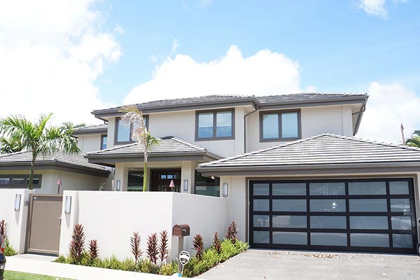 image of residential aluminum garage by Raynor