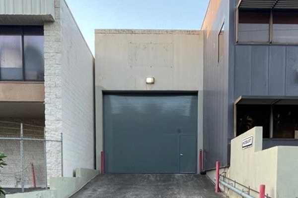 image of commercial door by Raynor Hawaii Overhead Doors