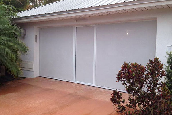 image of lifestyly garage screen on home