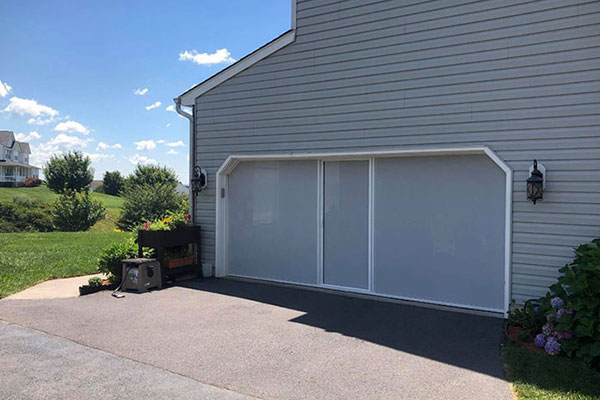 image of lifestyly garage screen on home