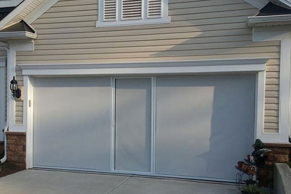 image of lifestyly garage screen on home