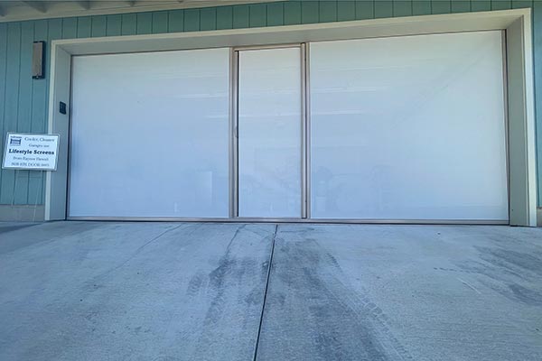 image of lifestyly garage screen on home