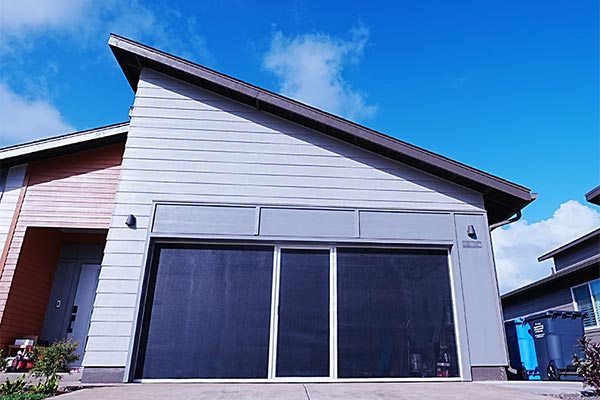 image of lifestyly garage screen on home