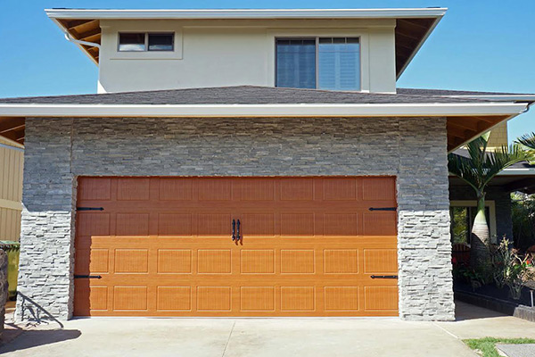 image of steel residential garage door Raynor