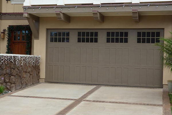 image of steel residential garage door Raynor