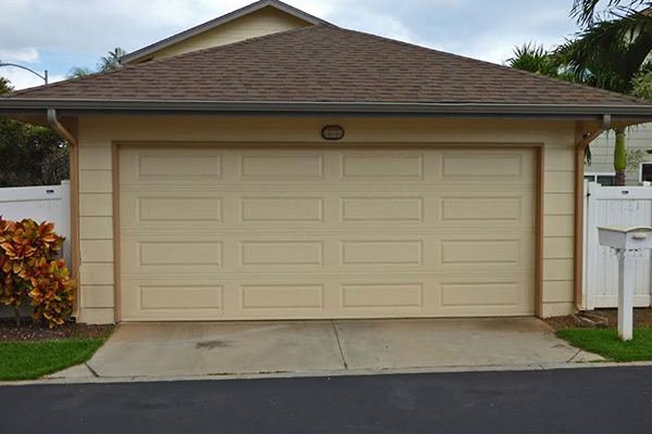 image of steel residential garage door Raynor