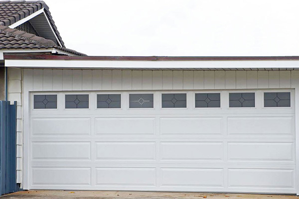 image of steel residential garage door Raynor